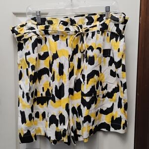 Who What Wear Black and Yellow Patterned Shorts